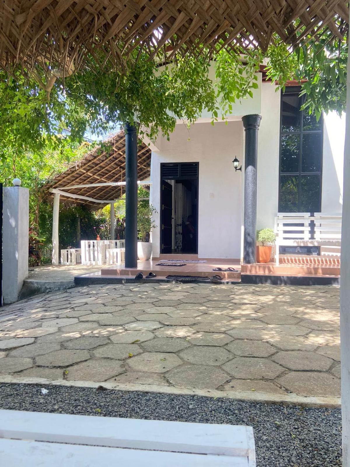 Hiricurry Hostel & Restaurant Dikwella Exterior foto
